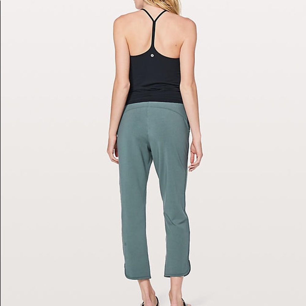 Lululemon Athletica Cropped Pants in Teal